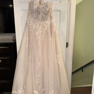 Never Seen Before Stella York Trunk Show Wedding Dress